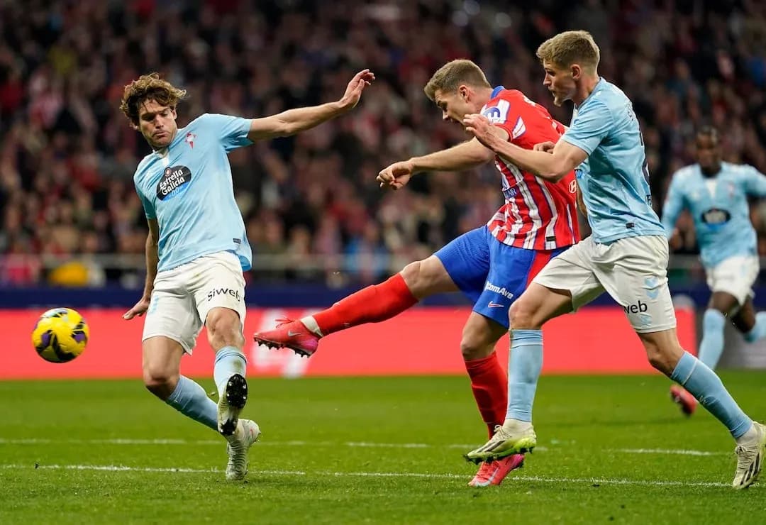 Atletico Madrid player shooting against Celta Vigo