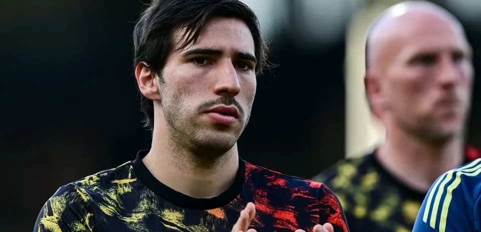 Player in colorful training shirt during warm-up