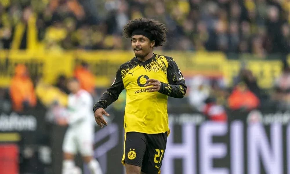Player celebrating during match for Borussia Dortmund