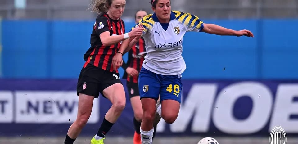Two players competing for the ball in Serie A