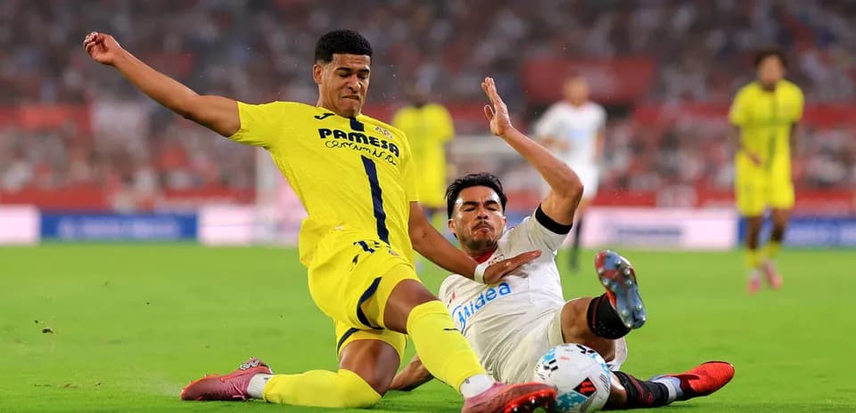 Villarreal and Sevilla players contesting the ball