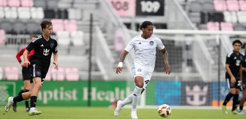 Inter Miami II player dribbling past opponent