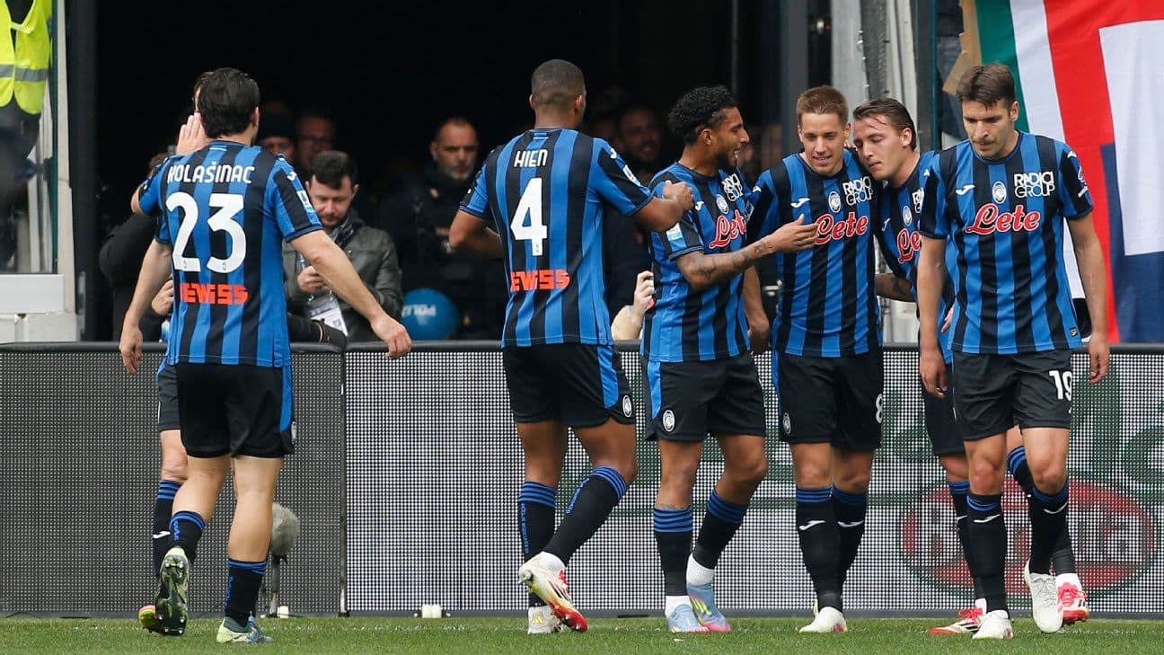 Atalanta players celebrating during Serie A match