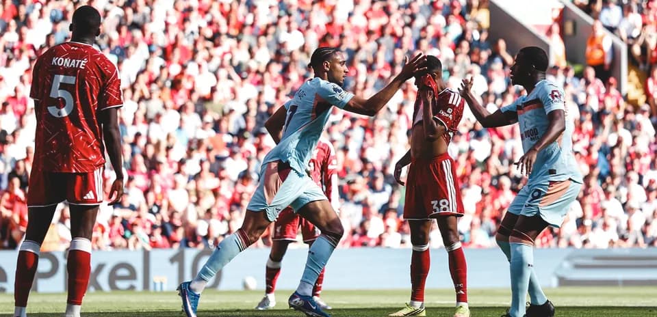 Players celebrating during Liverpool vs Brentford match