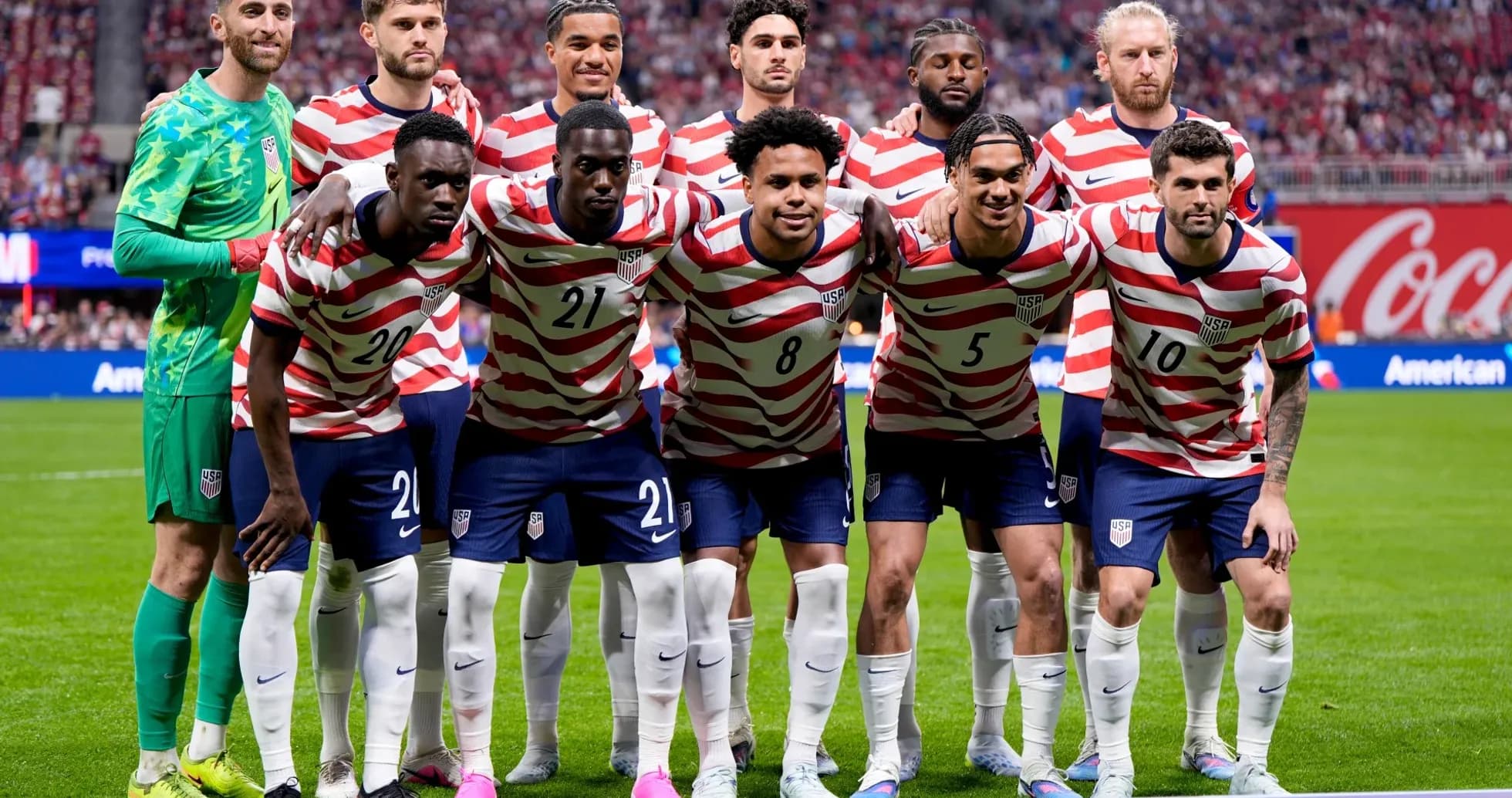 USA national team posing for a group photo