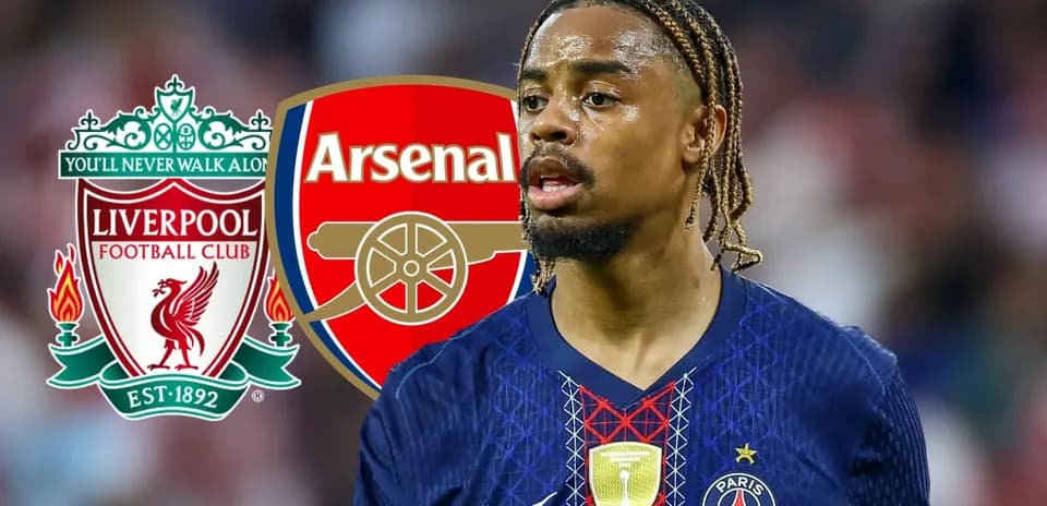 Player with PSG kit and Liverpool, Arsenal logos