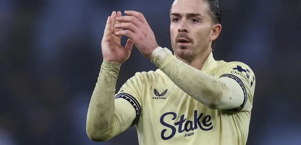 Player applauding fans during match in yellow jersey