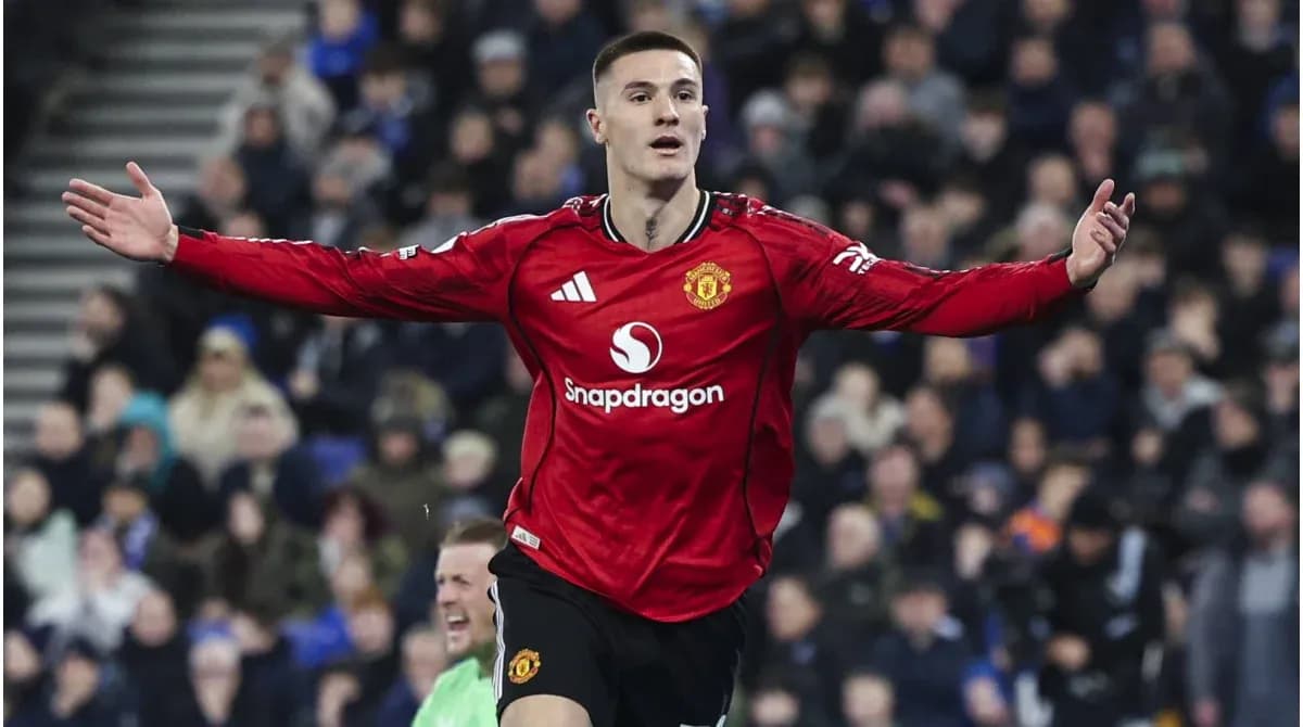 Manchester United player celebrating a goal