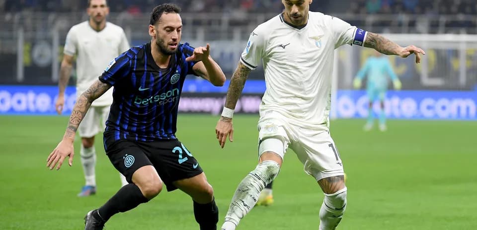 Lazio player challenging Inter player for the ball