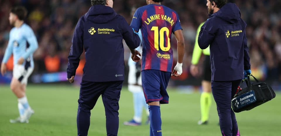 Player Lamine Yamal receiving medical assistance on field