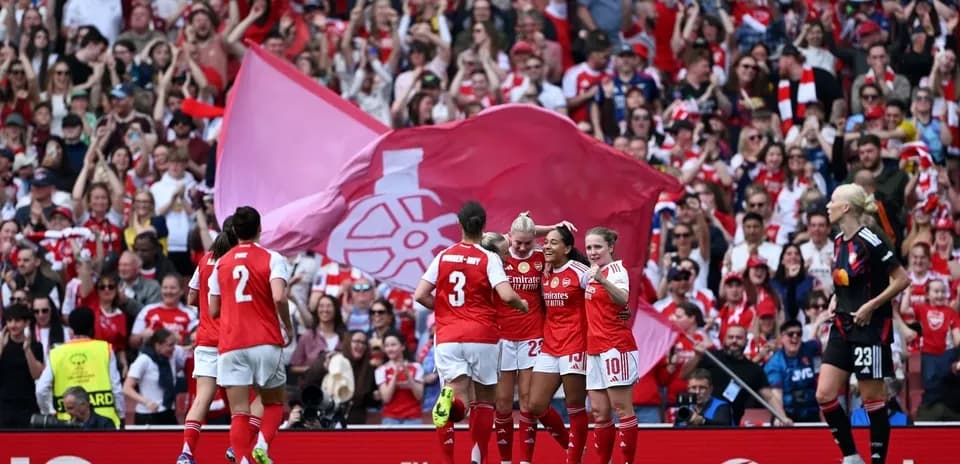 Arsenal players celebrating a goal with fans