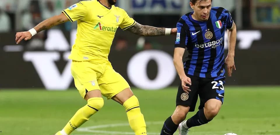 Lazio player tackling Inter player during match