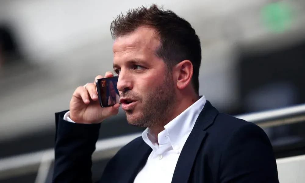 Man in suit talking on mobile phone Man in suit talking on mobile phone