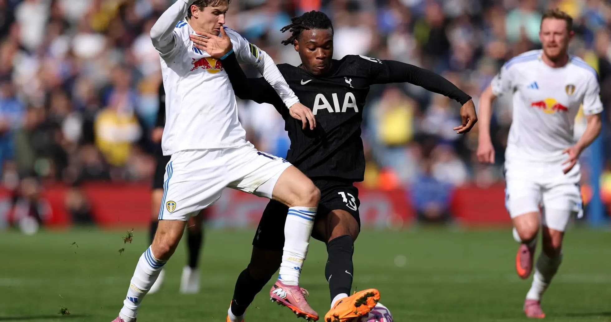 Player challenge during Tottenham vs Leeds match Player challenge during Tottenham vs Leeds match