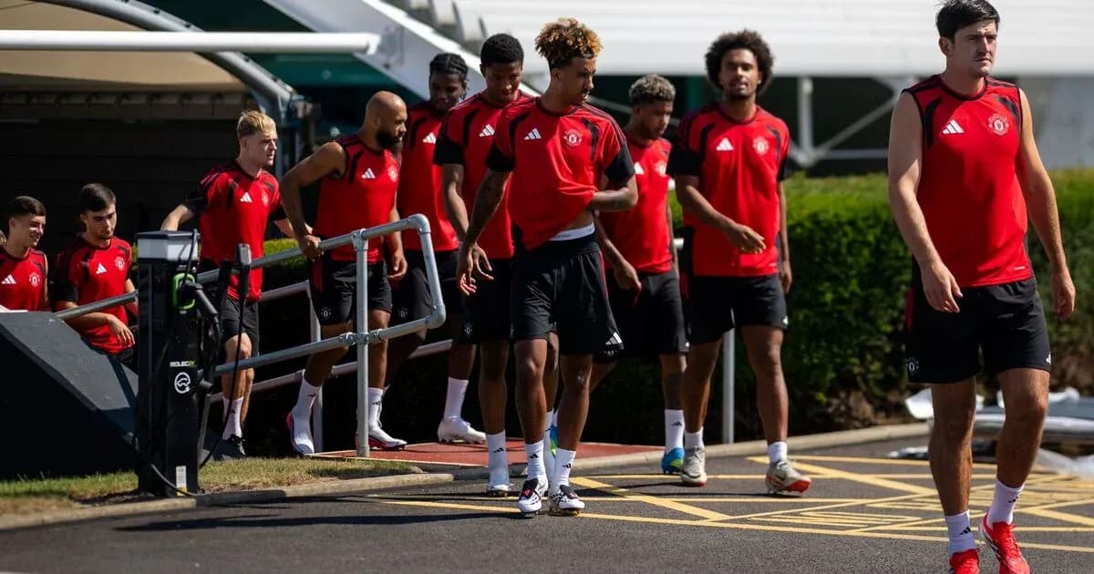 Manchester United players walking out in training gear Manchester United players walking out in training gear
