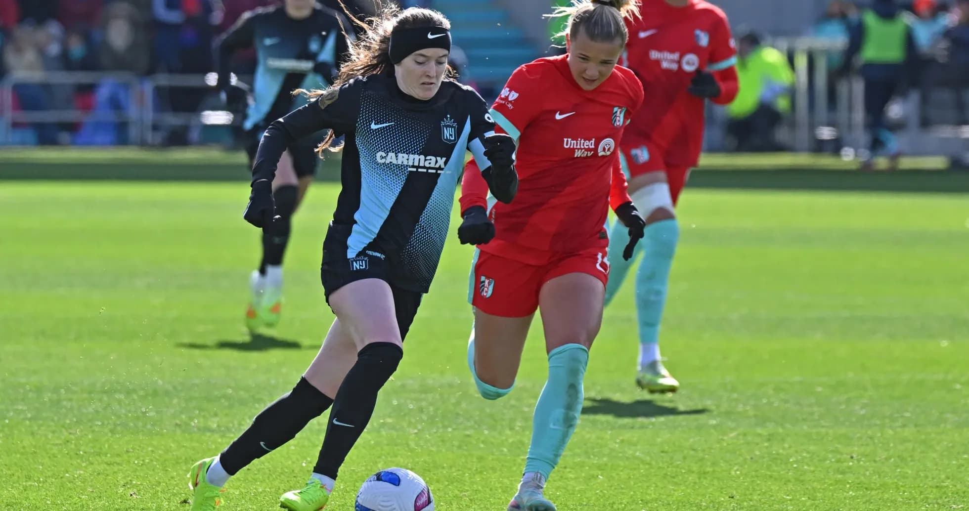 NJ/NY Gotham FC player dribbling against Houston Dash NJ/NY Gotham FC player dribbling against Houston Dash