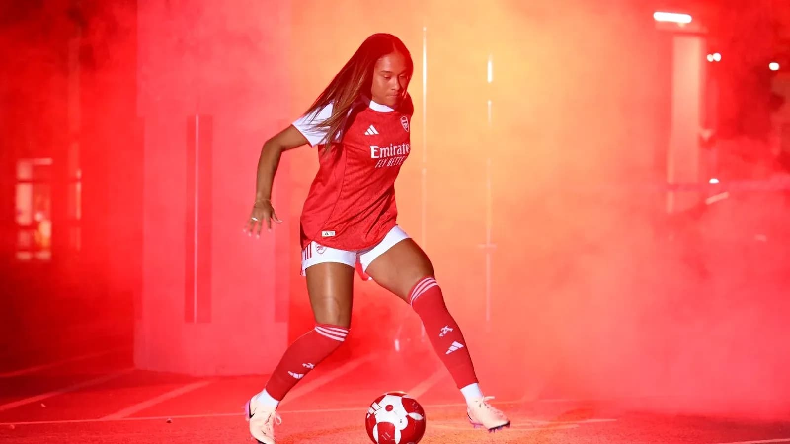 Player in Arsenal kit performing with soccer ball Player in Arsenal kit performing with soccer ball