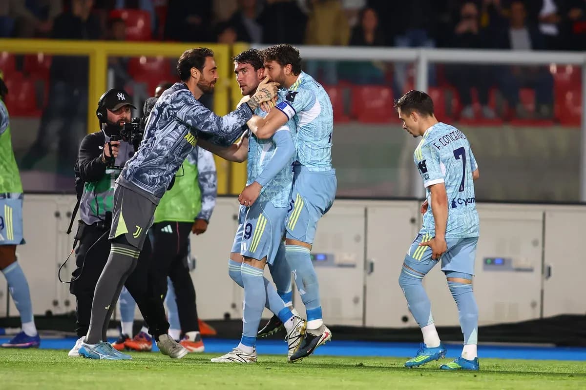 Juventus players celebrating during Lecce match Juventus players celebrating during Lecce match