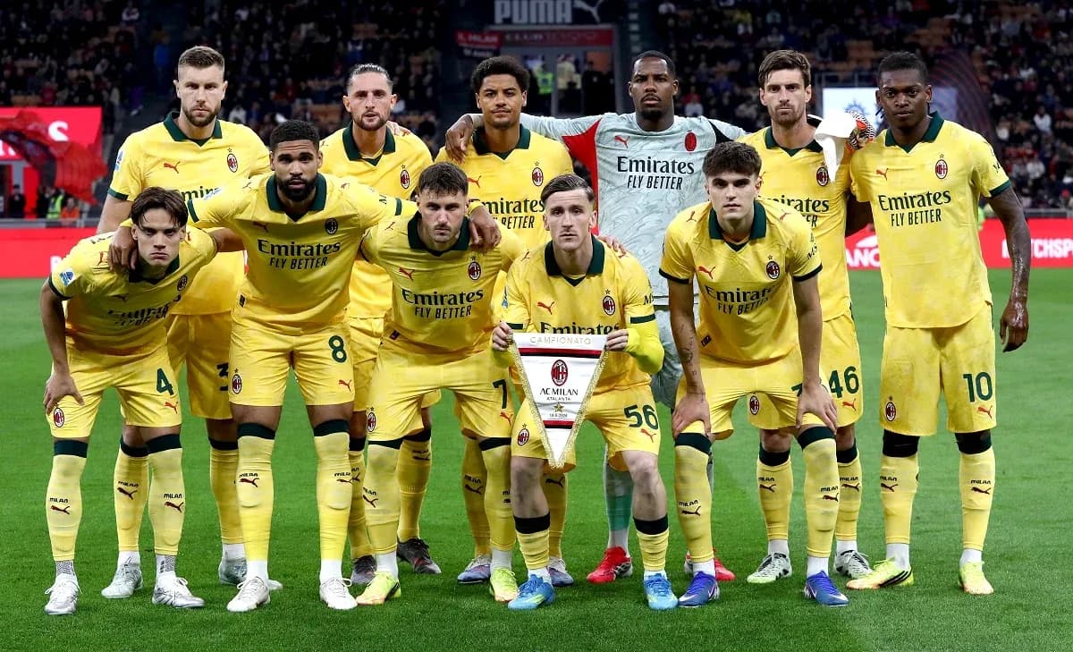 AC Milan team lineup before Serie A match AC Milan team lineup before Serie A match