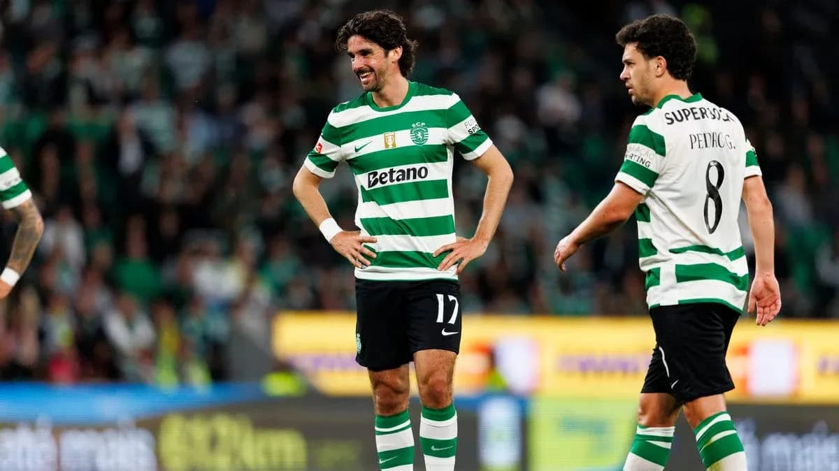 Sporting CP players on field during match Sporting CP players on field during match