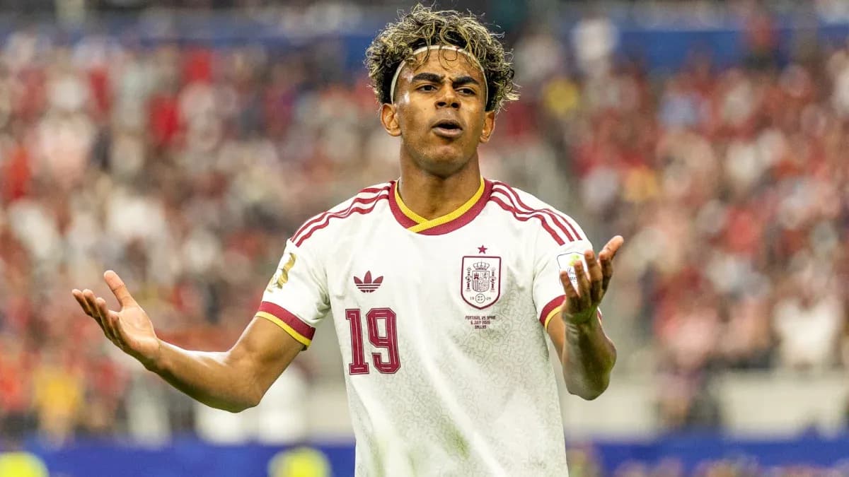 Player gesturing during match in Spain jersey Player gesturing during match in Spain jersey