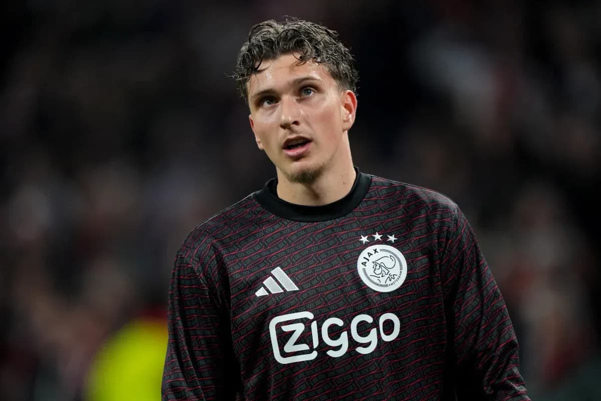 Goalkeeper in Ajax uniform during match Goalkeeper in Ajax uniform during match