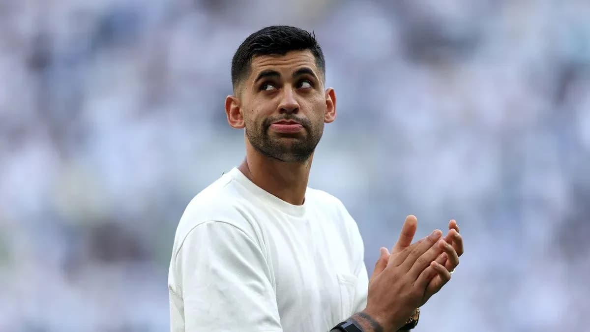 Player clapping and looking up during warm-up Player clapping and looking up during warm-up