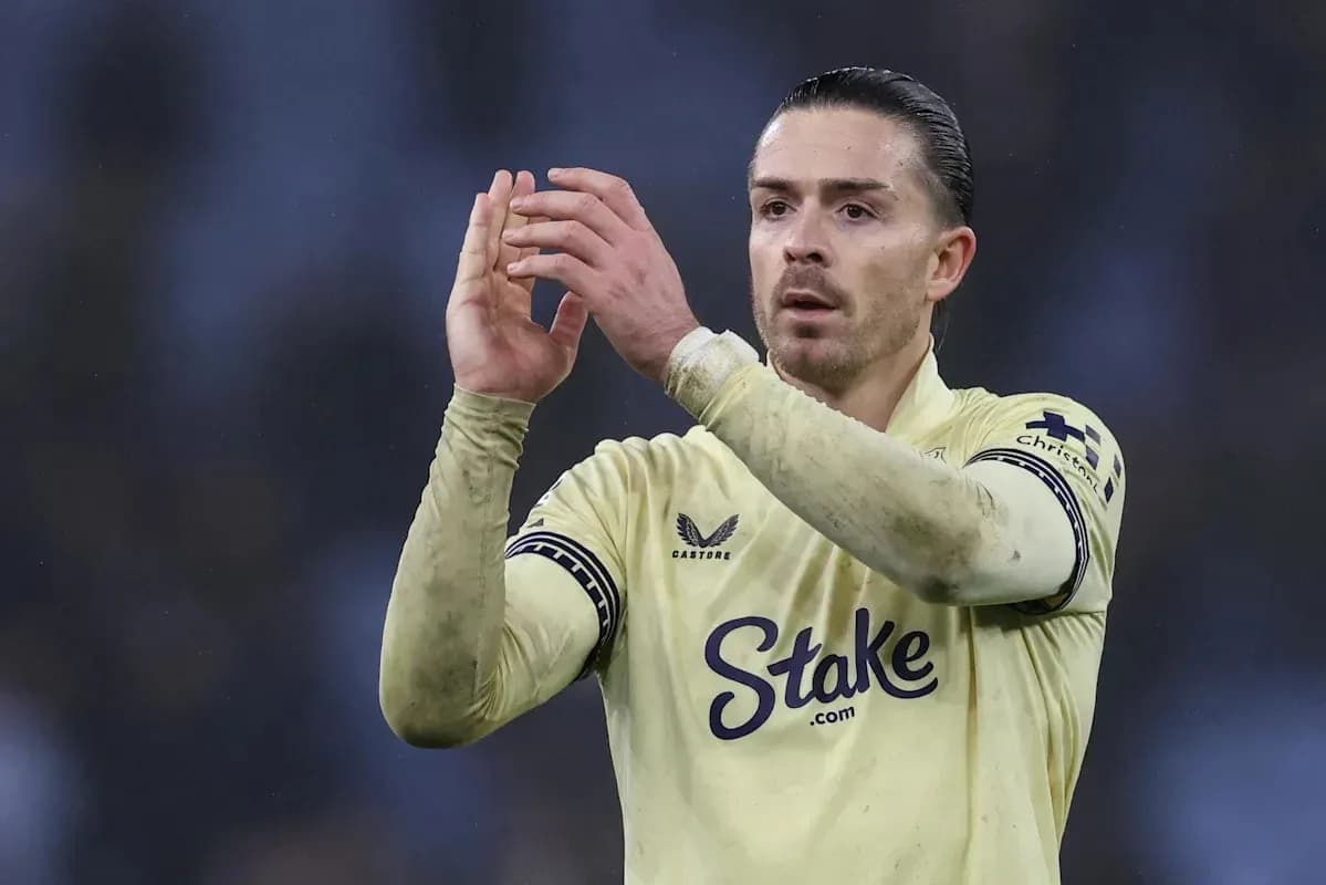 Player applauding fans during match in yellow jersey Player applauding fans during match in yellow jersey