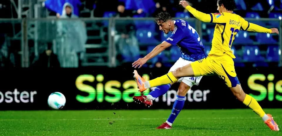 Player shooting during Hellas Verona vs Como match Player shooting during Hellas Verona vs Como match