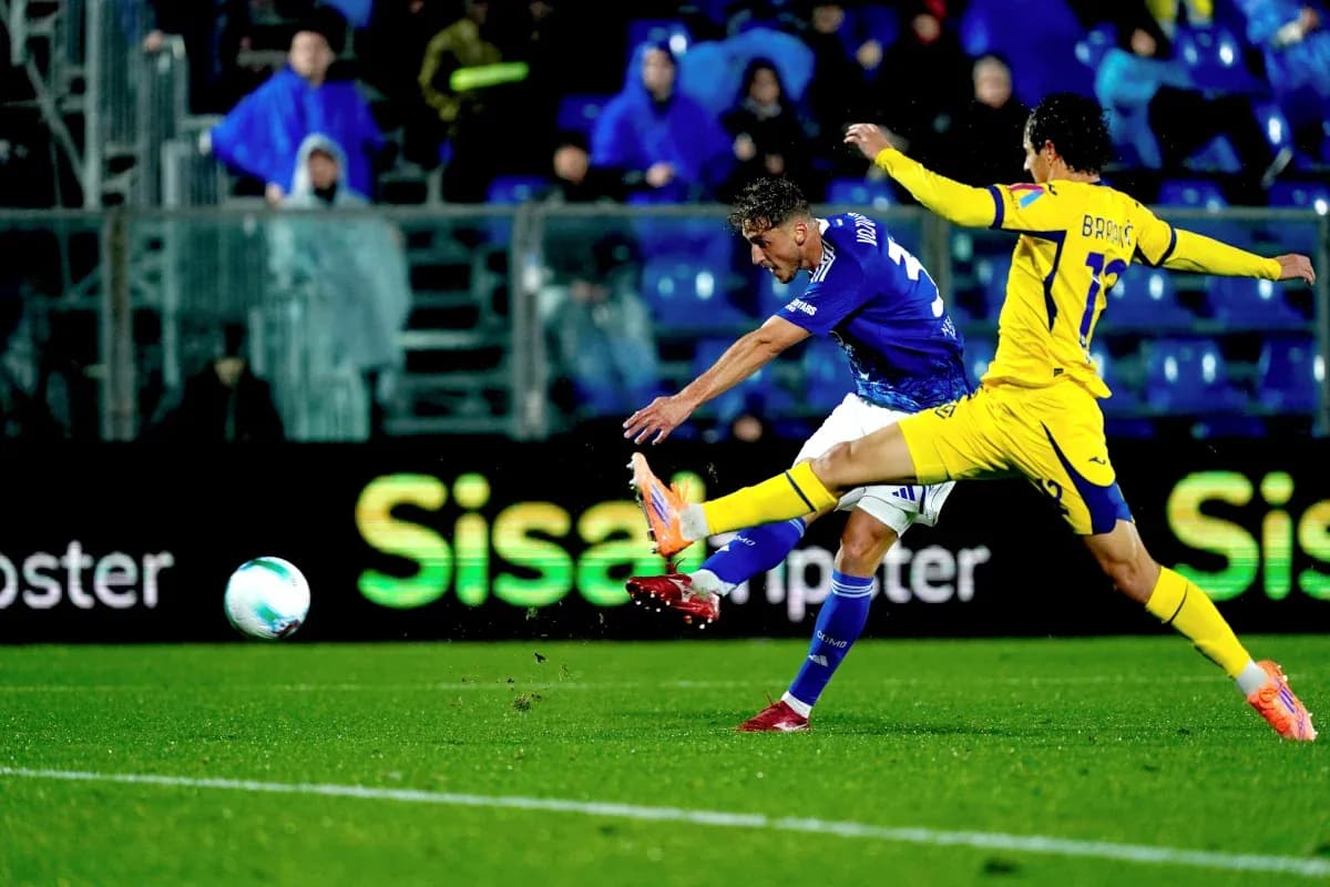 Player shooting during Hellas Verona vs Como match Player shooting during Hellas Verona vs Como match