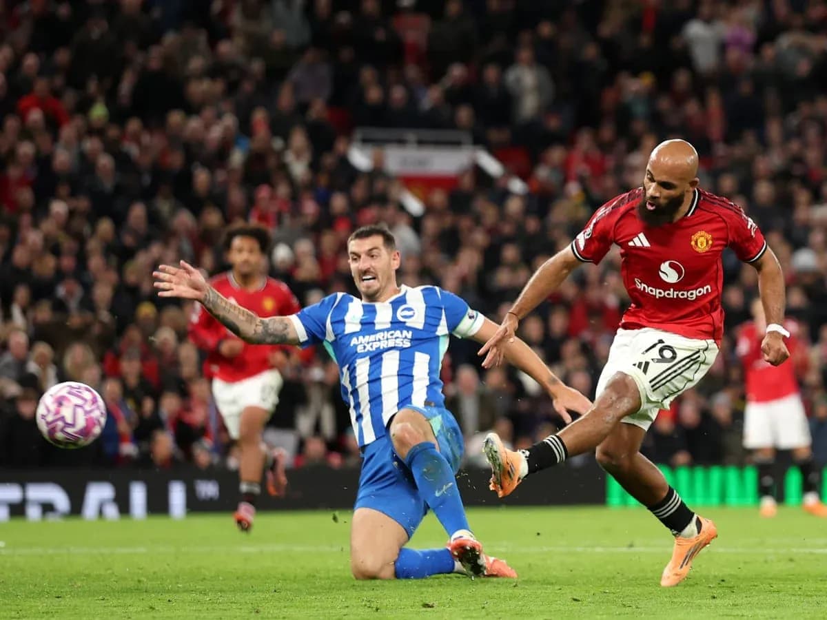 Brighton player tackles Manchester United opponent Brighton player tackles Manchester United opponent