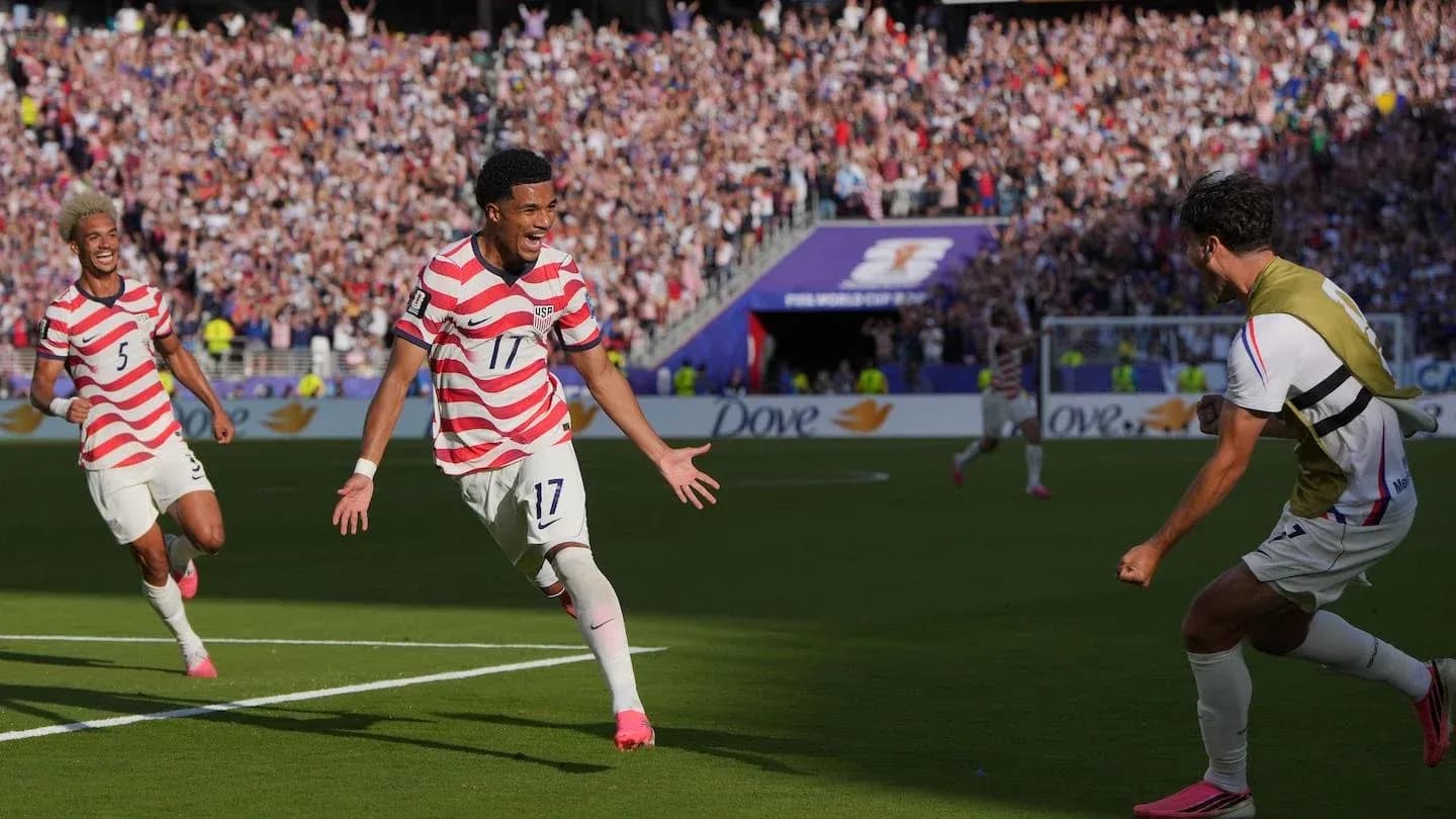 Players celebrating a goal during USA match Players celebrating a goal during USA match